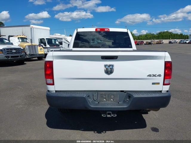 1C6RR7KG5JS300520 RAM 1500 Tradesman 4x4 5&#039;7 Box