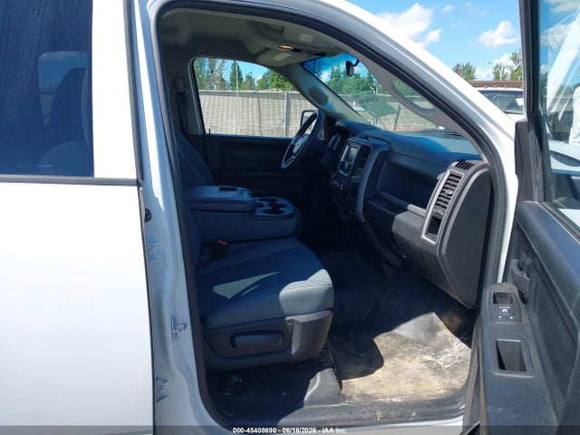 1C6RR7KG5JS300520 RAM 1500 Tradesman 4x4 5&#039;7 Box