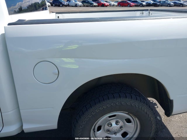 1C6RR7KG5JS300520 RAM 1500 Tradesman 4x4 5&#039;7 Box