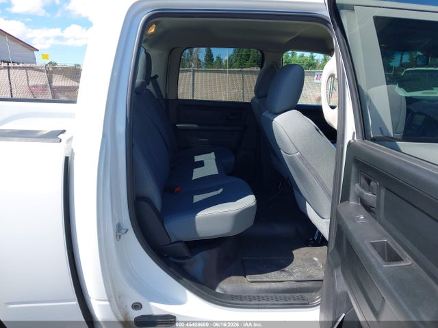 1C6RR7KG5JS300520 RAM 1500 Tradesman 4x4 5&#039;7 Box