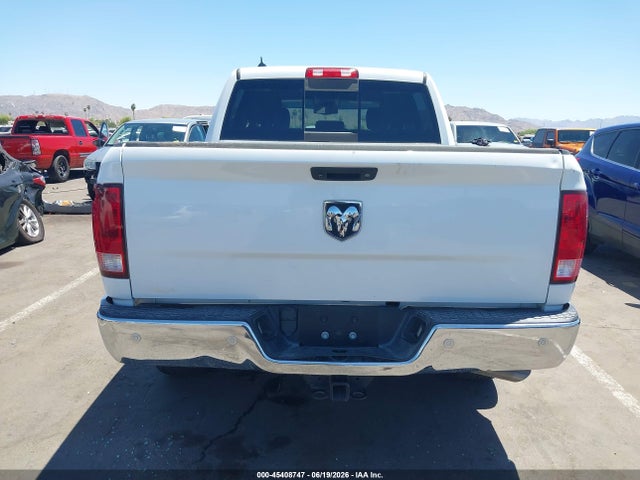 1C6RR6LG7JS336850 RAM 1500 Big Horn 4x2 5&#039;7 Box