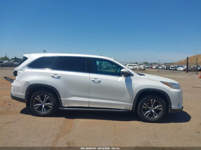 Toyota Highlander Le 2017 5TDBZRFH3HS430131 Image 13