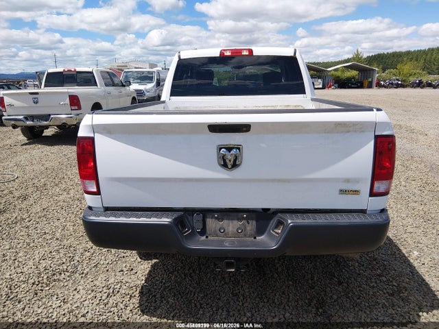 1C6RR6FG7JS303598 RAM 1500 Tradesman 4x2 6&#039;4 Box