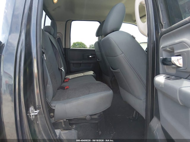 1C6RR7GT1JS120540 RAM 1500 Big Horn 4x4 6&#039;4 Box