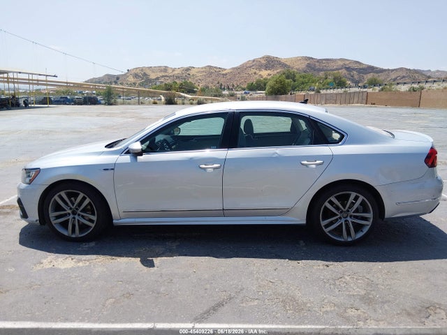 1VWDT7A33HC044415 Volkswagen Passat 1.8t R-line