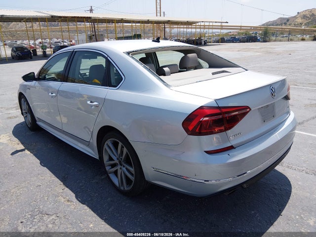 1VWDT7A33HC044415 Volkswagen Passat 1.8t R-line