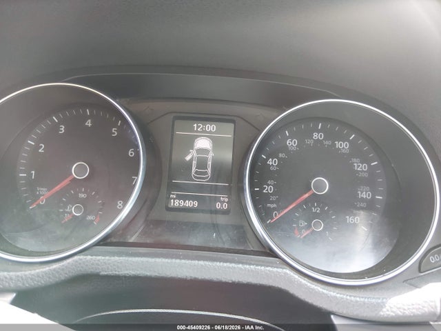 1VWDT7A33HC044415 Volkswagen Passat 1.8t R-line