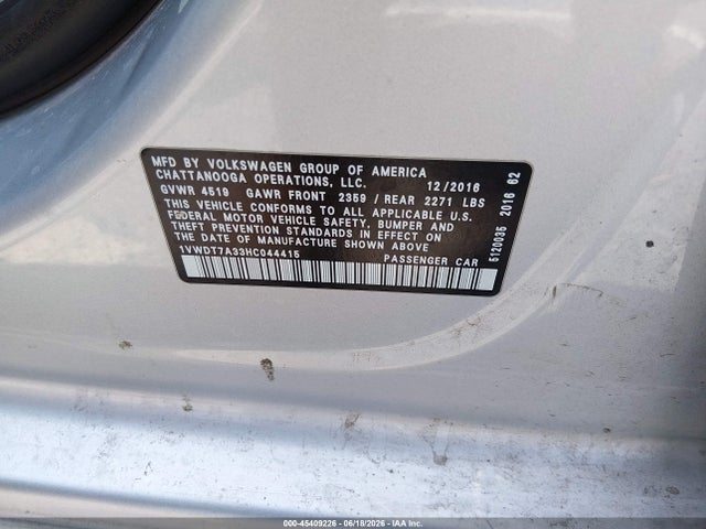 1VWDT7A33HC044415 Volkswagen Passat 1.8t R-line