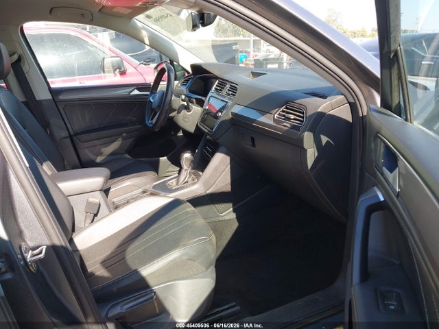 3VV3B7AX1NM177660 Volkswagen Tiguan 2.0t Se