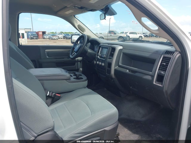 45409520 :رقم المزاد ، 3C6JR7DG0JG318196 vin ، 2018 Ram 1500 Tradesman  4x4 8' Box مزاد بيع