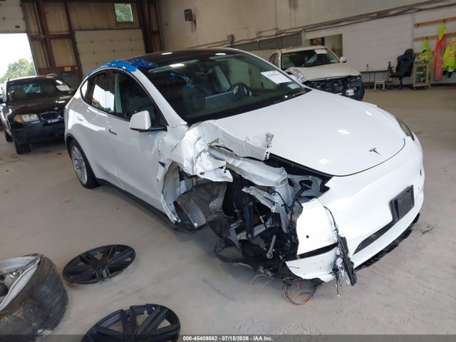 Продажа на аукционе авто 2022 Tesla Model Y Long Range Dual Motor All-wheel Drive, vin: 7SAYGDEEXNA012823, номер лота: 45409562
