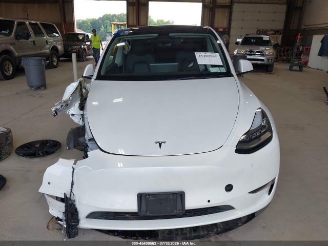 Продажа на аукционе авто 2022 Tesla Model Y Long Range Dual Motor All-wheel Drive, vin: 7SAYGDEEXNA012823, номер лота: 45409562