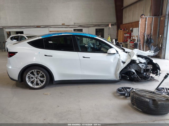 Продажа на аукционе авто 2022 Tesla Model Y Long Range Dual Motor All-wheel Drive, vin: 7SAYGDEEXNA012823, номер лота: 45409562
