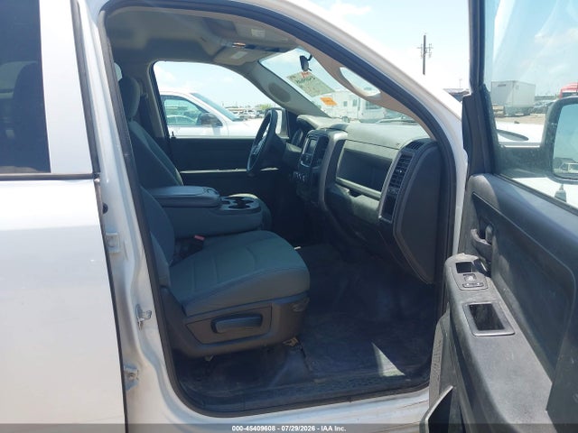 3C6RR6KG4LG253677 RAM 1500 Classic Tradesman 4x2 5&#039;7 Box