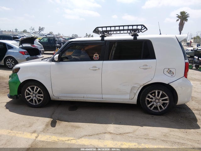 Scion XB 2014 JTLZE4FE3EJ065210 Image 14