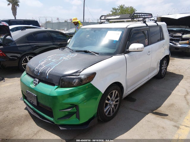 Scion XB 2014 JTLZE4FE3EJ065210 Image 2