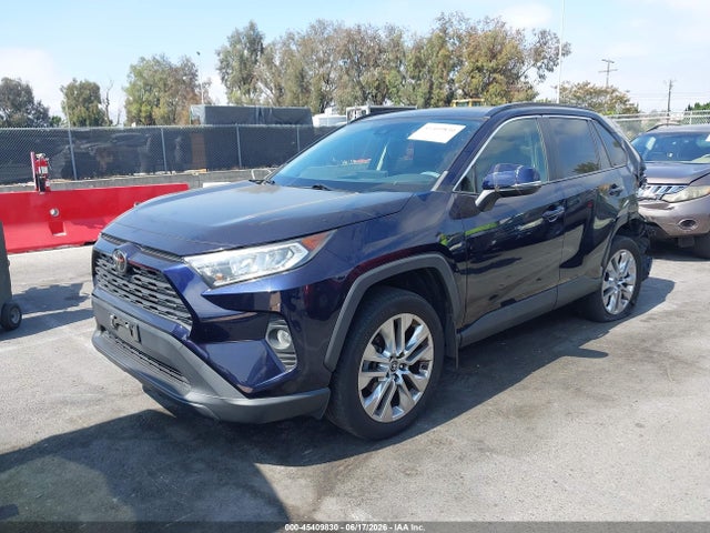 Toyota Rav4 Xle Premium 2019 JTMC1RFV1KD027530 Image 2