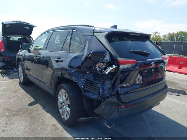 Toyota Rav4 Xle Premium 2019 JTMC1RFV1KD027530 Image 3