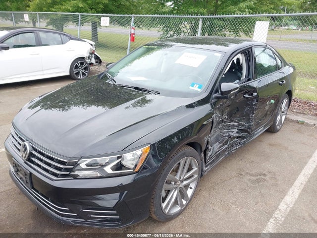 2018 Volkswagen Passat 2.0t R-line/2.0t S მანქანა იყიდება აუქციონზე, vin: 1VWAA7A35JC005596, აუქციონის ნომერი: 45409877