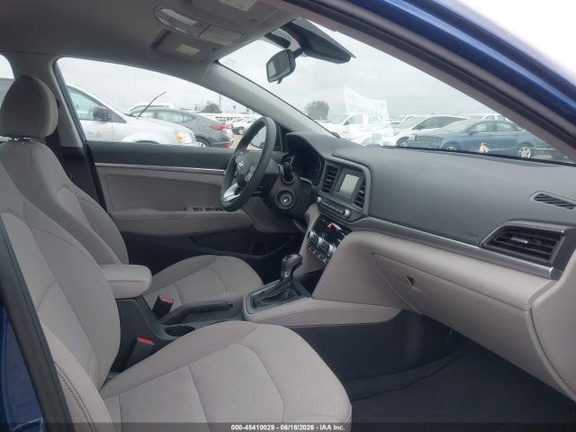 2020 Hyundai Elantra Se მანქანა იყიდება აუქციონზე, vin: 5NPD74LF7LH612675, აუქციონის ნომერი: 45410029