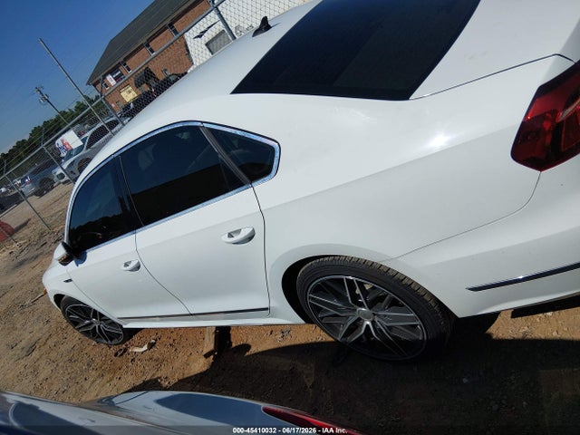 2017 Volkswagen Passat 1.8t R-line მანქანა იყიდება აუქციონზე, vin: 1VWDT7A38HC065082, აუქციონის ნომერი: 45410032
