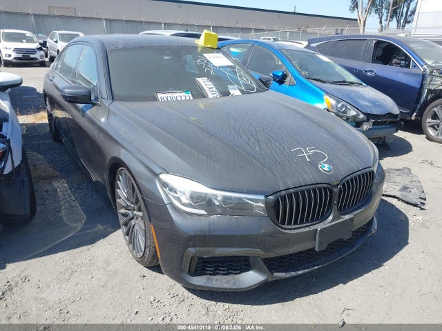2018 WBA7E2C56JG743027 main image