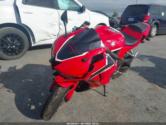 Honda Cbr600 Rr 2017 JH2PC40H3HK300044 Image 2