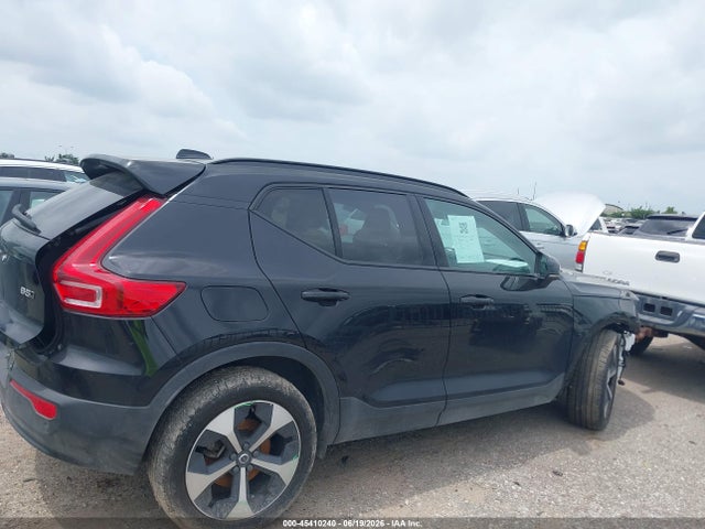 Продажа на аукционе авто 2025 Volvo Xc40 B5 Plus Dark Theme, vin: YV4L12UC7S2533705, номер лота: 45410240