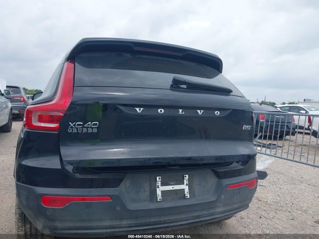 Auction sale of the 2025 Volvo Xc40 B5 Plus Dark Theme, vin: YV4L12UC7S2533705, lot number: 45410240