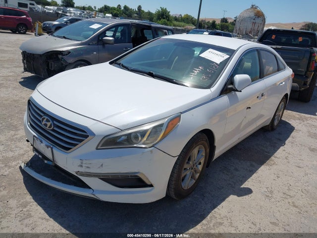 Hyundai SONATA SE 2015 5NPE24AF3FH184257 Image 2