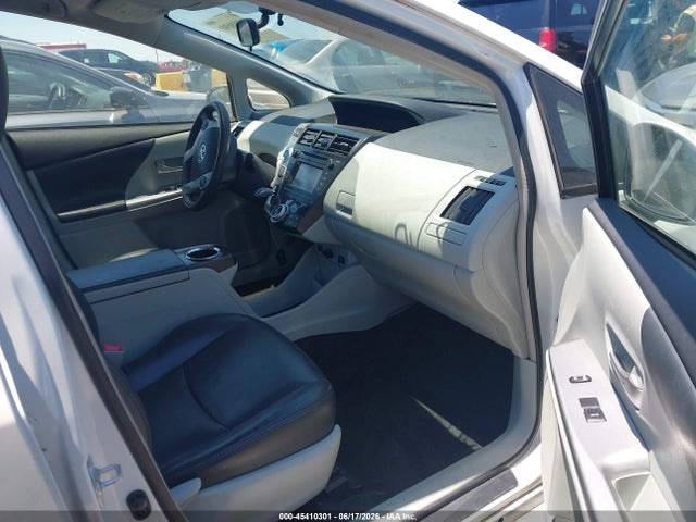 Toyota Prius V Two 2014 JTDZN3EU5E3364412 Image 5