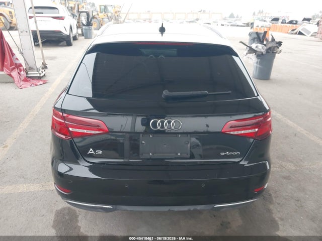 45410461 :رقم المزاد ، WAUTPBFF1JA080031 vin ، 2018 Audi A3 E-tron 1.4t Premium/1.4t Tech Premium مزاد بيع