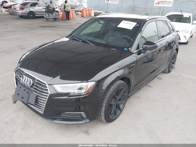 Audi A3 E-tron 1.4t Premium/1.4t Tech Premium 2018 WAUTPBFF1JA080031 Image 2