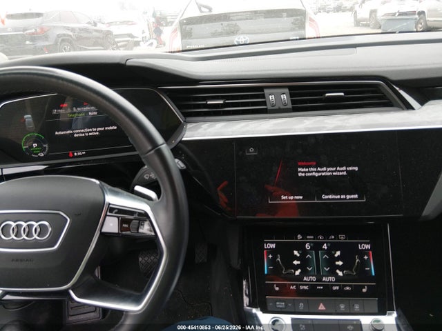 Продаж на аукціоні авто 2022 Audi E-tron Premium Quattro, vin: WA1AAAGE3NB020211, номер лоту: 45410853