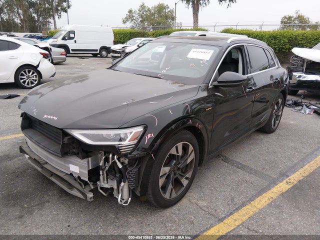 Продажа на аукционе авто 2022 Audi E-tron Premium Quattro, vin: WA1AAAGE3NB020211, номер лота: 45410853