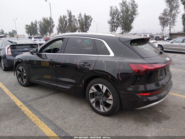 Продаж на аукціоні авто 2022 Audi E-tron Premium Quattro, vin: WA1AAAGE3NB020211, номер лоту: 45410853