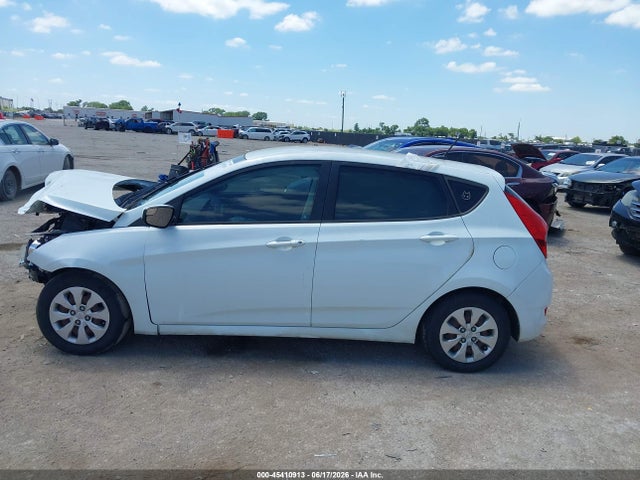 Продаж на аукціоні авто 2015 Hyundai Accent Gs, vin: KMHCT5AE3FU217793, номер лоту: 45410913