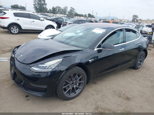 Tesla Model 3 Long Range/mid Range 2018 5YJ3E1EA0JF021133 Image 2