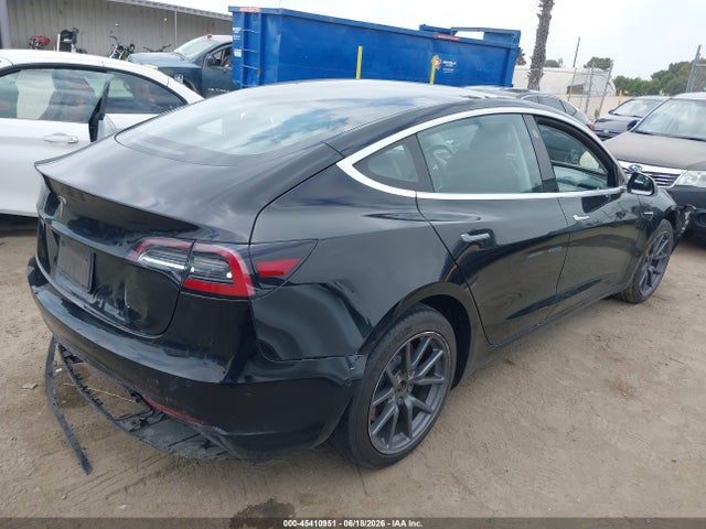 Tesla Model 3 Long Range/mid Range 2018 5YJ3E1EA0JF021133 Image 4