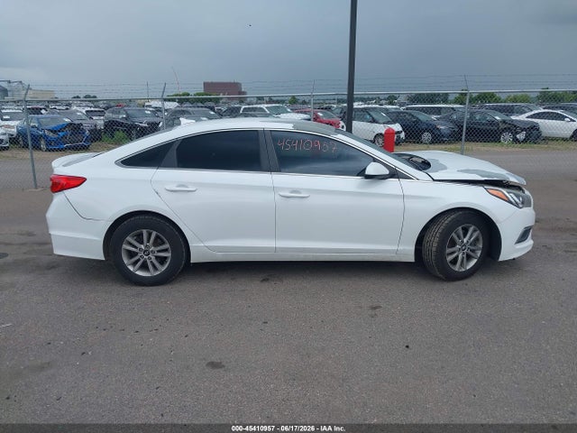 Hyundai SONATA SE 2016 5NPE24AF3GH355350 Image 14