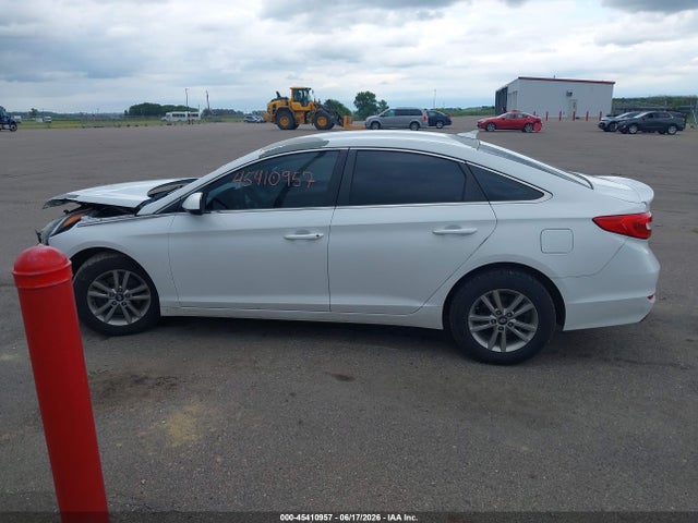 Hyundai SONATA SE 2016 5NPE24AF3GH355350 Image 15