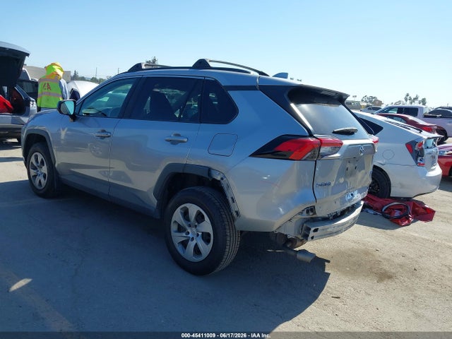 Toyota RAV4 LE 2019 2T3H1RFV7KW005427 Image 3