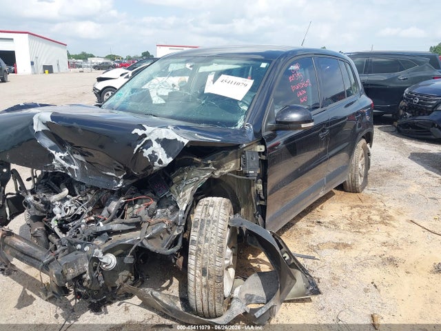 2010 Volkswagen Tiguan S მანქანა იყიდება აუქციონზე, vin: WVGAV7AXXAW524602, აუქციონის ნომერი: 45411079