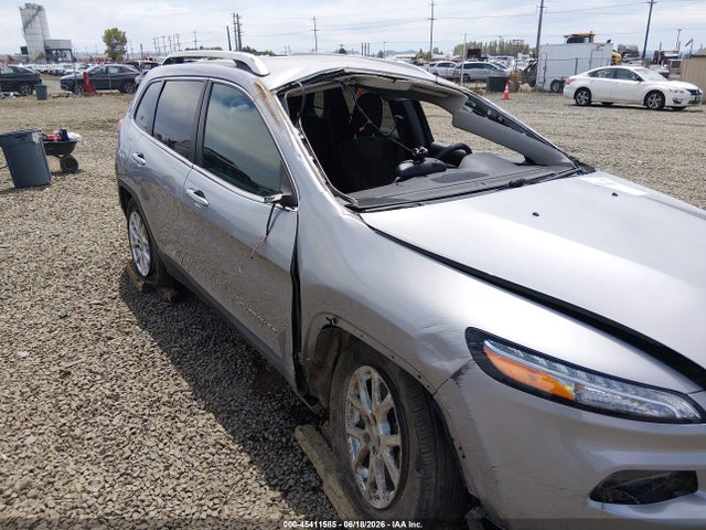 1C4PJMCS0HW570556 Jeep Cherokee Latitude 4x4