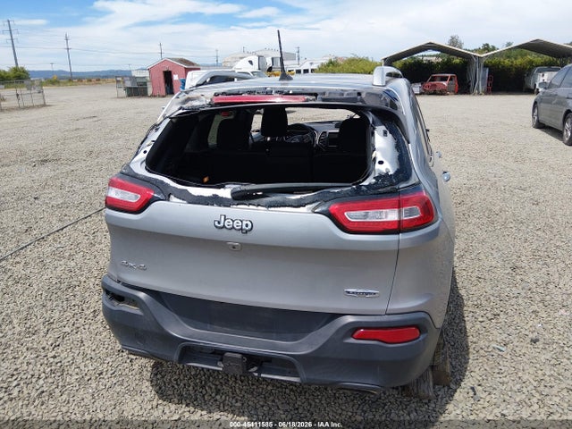 1C4PJMCS0HW570556 Jeep Cherokee Latitude 4x4