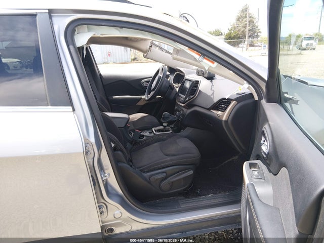 1C4PJMCS0HW570556 Jeep Cherokee Latitude 4x4