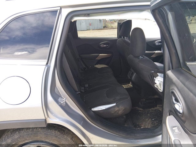 1C4PJMCS0HW570556 Jeep Cherokee Latitude 4x4