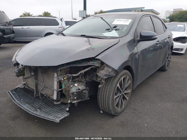 Toyota COROLLA SE 2017 5YFBURHE3HP637497 Image 2
