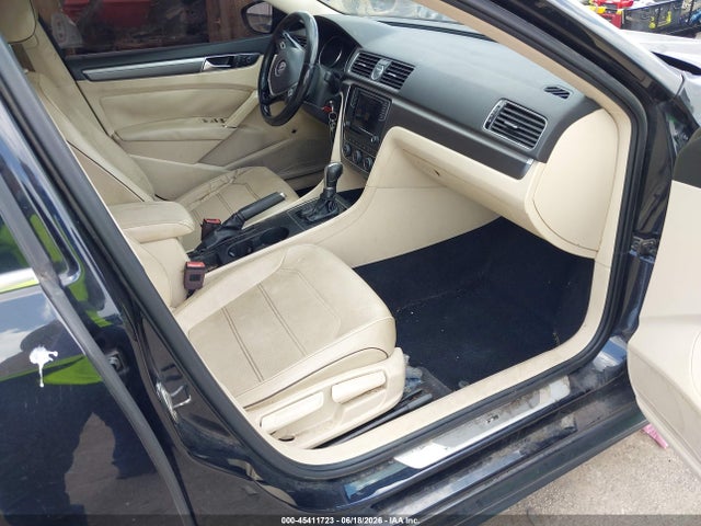 Aukcja sprzedaży 2017 Volkswagen Passat 1.8t R-line, vin: 1VWDT7A38HC050677, numer aukcji: 45411723