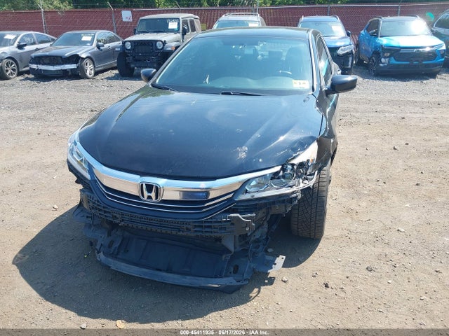 45411935 :رقم المزاد ، 1HGCR2F50HA148500 vin ، 2017 Honda Accord Sport مزاد بيع